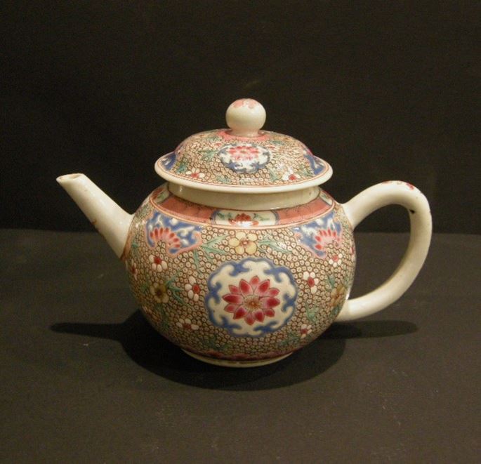 Porcelain teapot &quot;famille rose - Yongzheng period | MasterArt